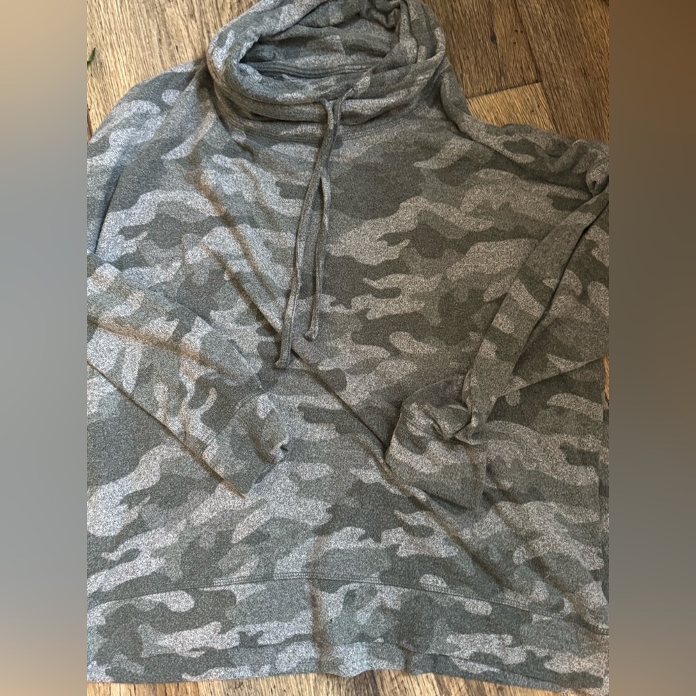 Maurices super soft Camouflage Sweat shirt